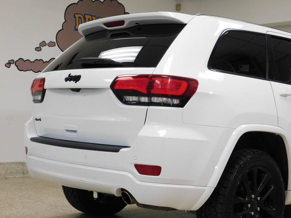 Used 2020 Jeep Grand Cherokee Altitude AWD/4WD image 69