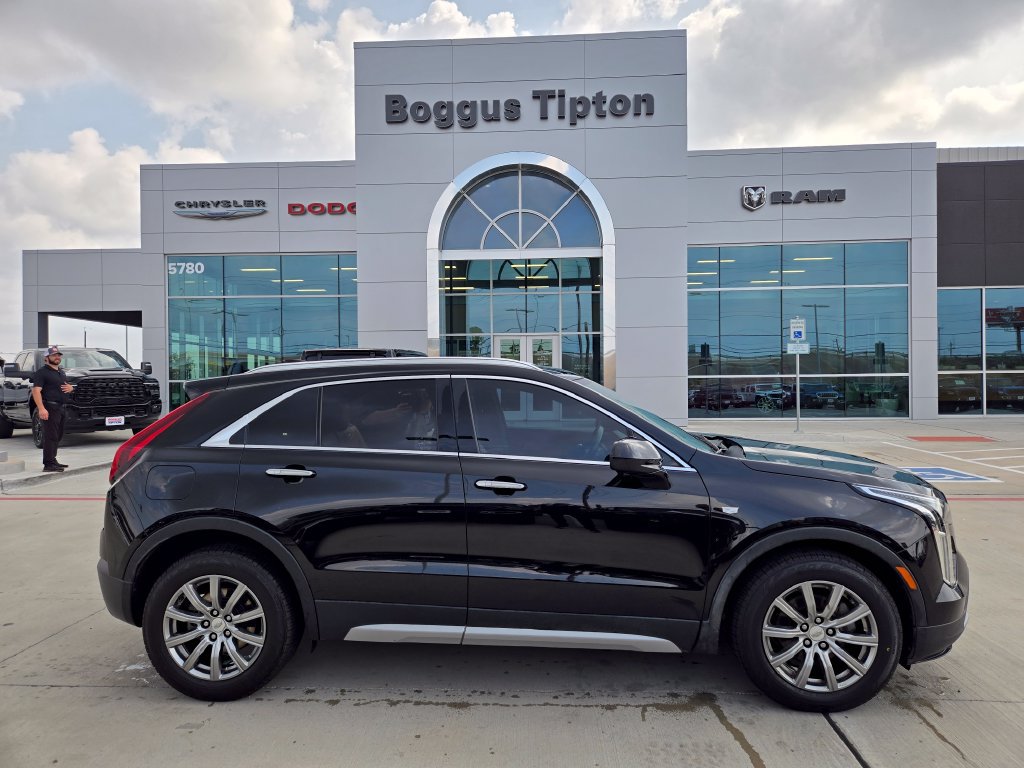 Used 2019 Cadillac XT4 Premium Luxury FWD image 2