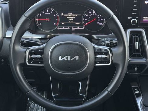 Used 2022 Kia Sorento S image 11