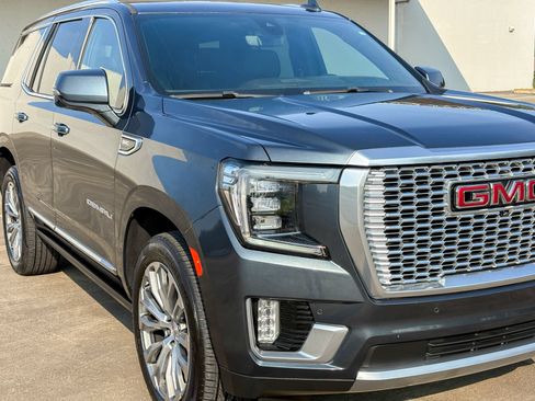 Used 2021 GMC Yukon Denali w/ Denali Premium Package AWD/4WD image 3