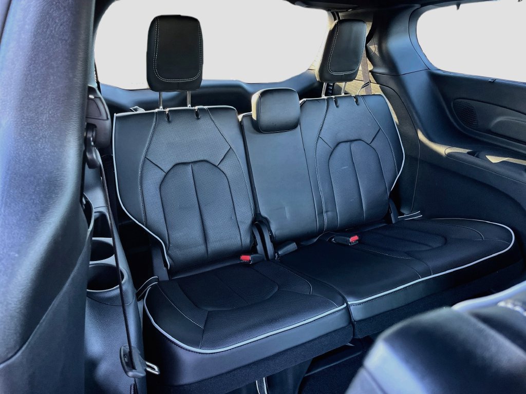 Used 2025 Chrysler Pacifica Limited FWD image 28