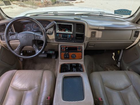Used 2006 Chevrolet Silverado 3500 LT w/ Onstar Plus Package AWD/4WD image 16