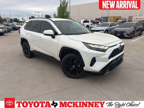 Used 2022 Toyota RAV4 SE image 1