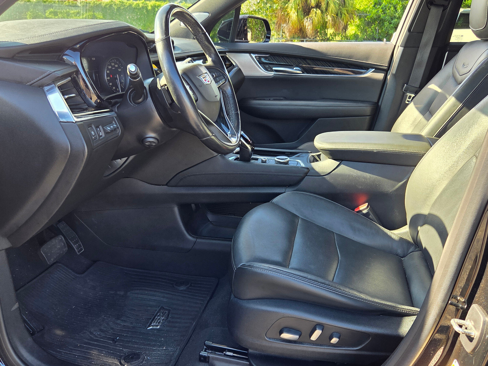 Used 2021 Cadillac XT6 Premium Luxury FWD image 9