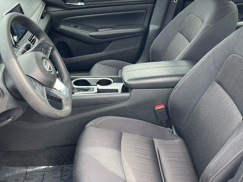 Used 2024 Nissan Altima 2.5 SV FWD image 17