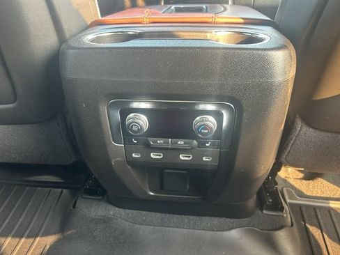 Used 2024 GMC Yukon Denali Ultimate AWD/4WD image 18