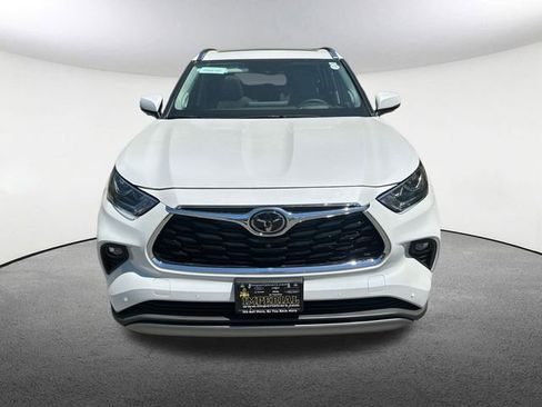 New 2026 Toyota Highlander Platinum AWD/4WD image 4