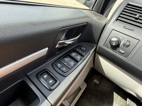 Used 2008 Dodge Grand Caravan SXT FWD image 24