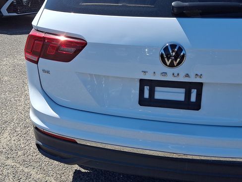 Used 2024 Volkswagen Tiguan SE FWD image 17