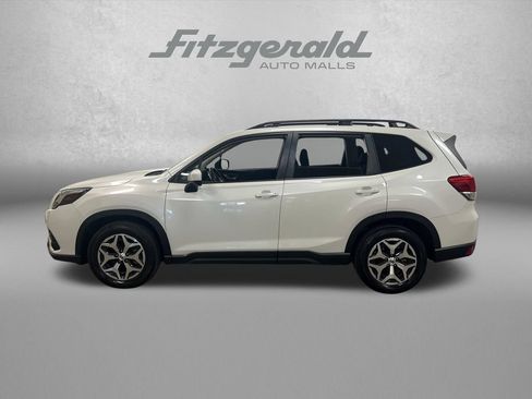 Used 2023 Subaru Forester Premium AWD/4WD image 2