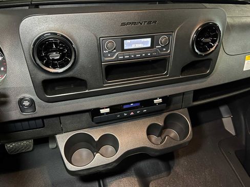 Used 2025 Mercedes-Benz Sprinter 2500 image 31