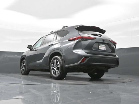 Used 2024 Toyota Highlander XLE image 29