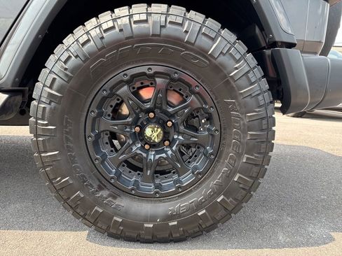 Used 2018 Jeep Wrangler Unlimited Sahara image 13