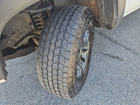 Used 2021 Toyota Tacoma TRD Off-Road w/ Technology Package AWD/4WD image 31