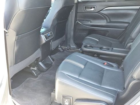 Used 2018 Toyota Highlander SE w/ Carpet Mat Package (TMS) AWD/4WD image 27