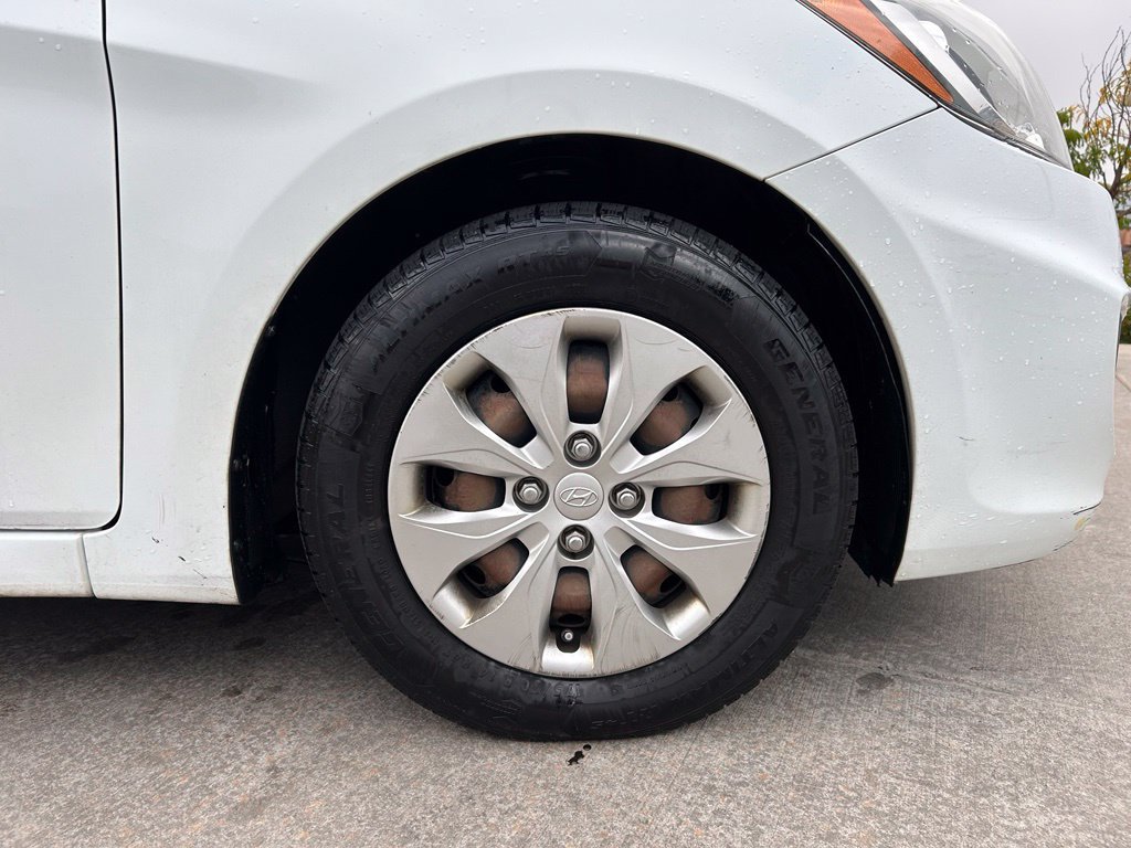 Used 2015 Hyundai Accent GLS FWD image 29