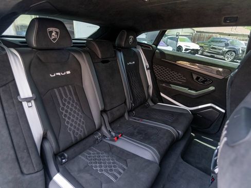 Used 2024 Lamborghini Urus Performante AWD/4WD image 25