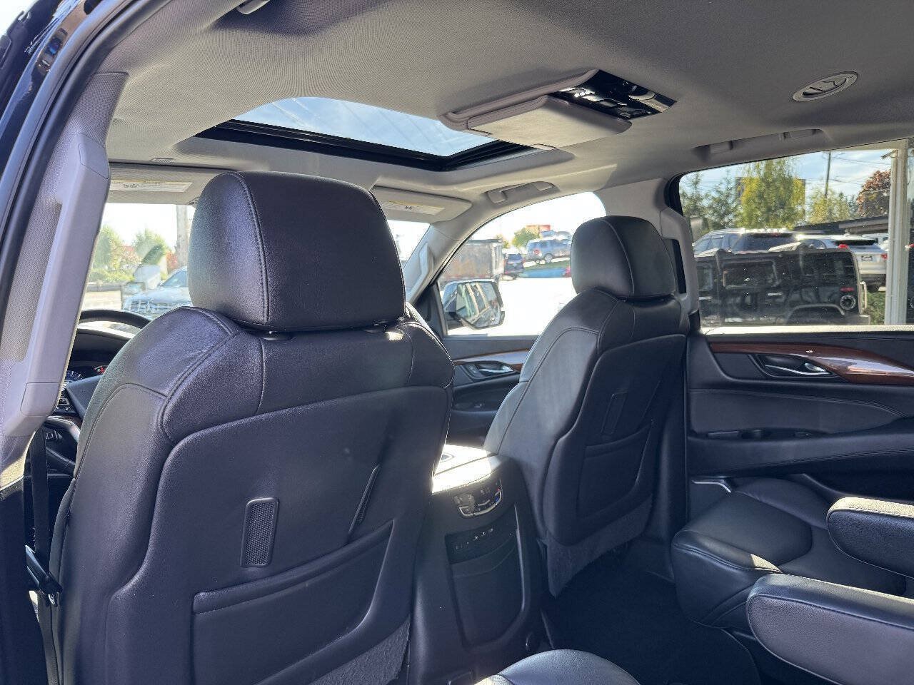 Used 2020 Cadillac Escalade Premium Luxury AWD/4WD image 29
