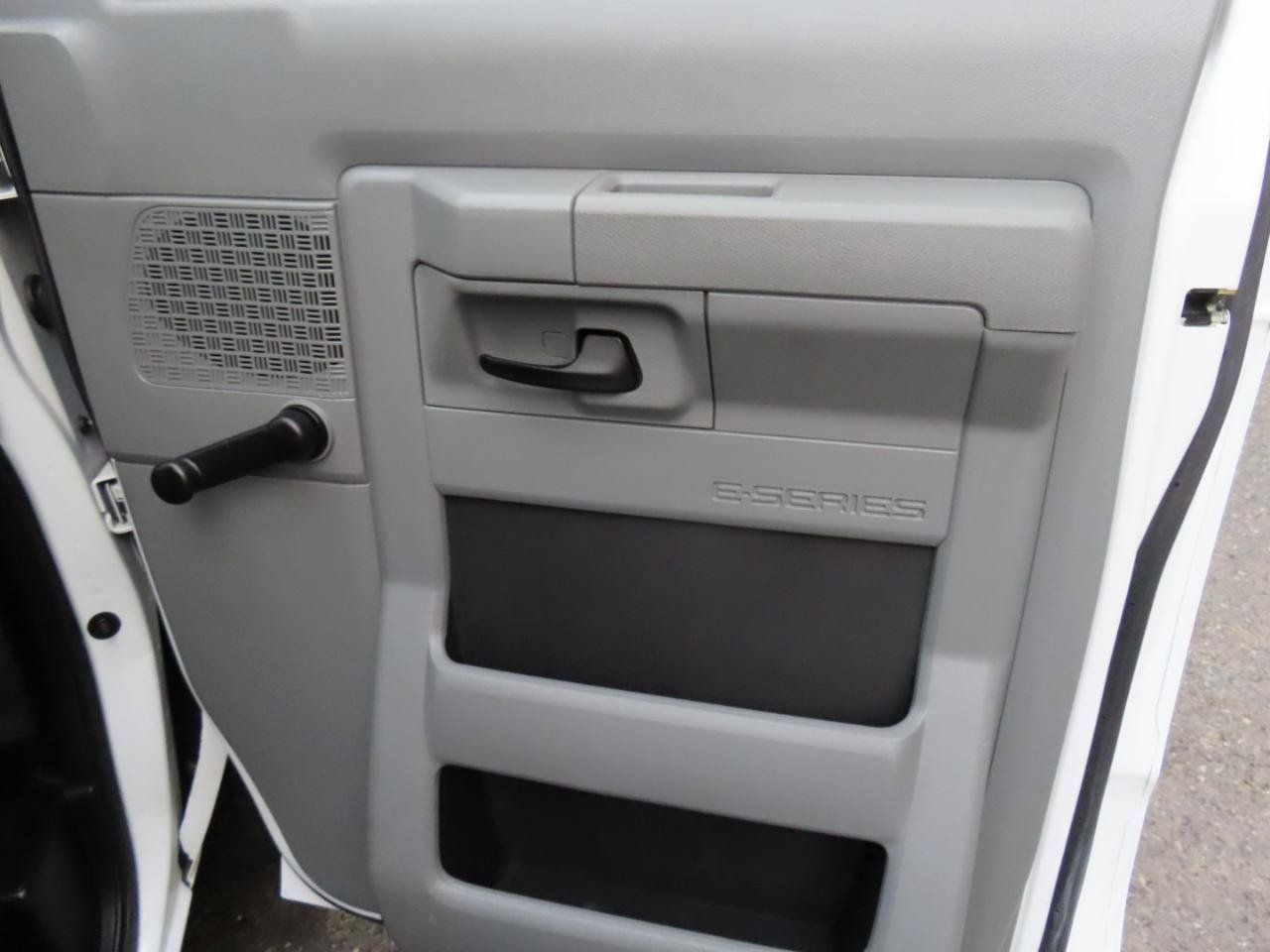 Used 2012 Ford E-150 and Econoline 150 RWD image 9