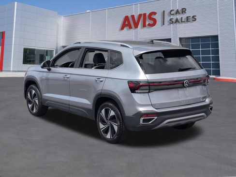Used 2025 Volkswagen Taos SE AWD/4WD image 9