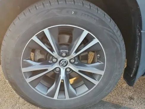 Used 2016 Toyota Highlander XLE image 6