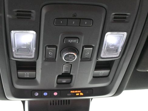 Used 2023 GMC Yukon XL Denali Ultimate image 31