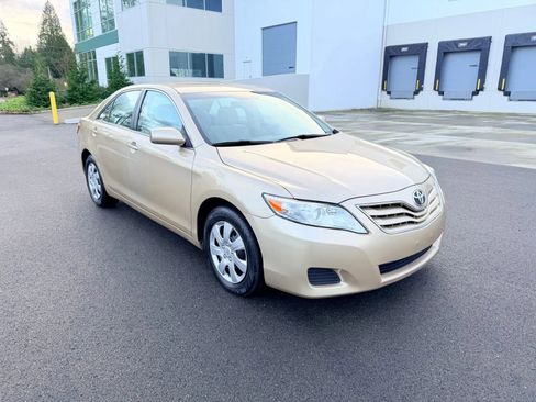 Used 2011 Toyota Camry LE image 7