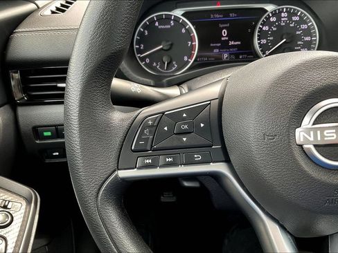 Used 2024 Nissan Sentra SV FWD image 14