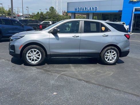 Used 2024 Chevrolet Equinox LS w/ LS Convenience Package image 2