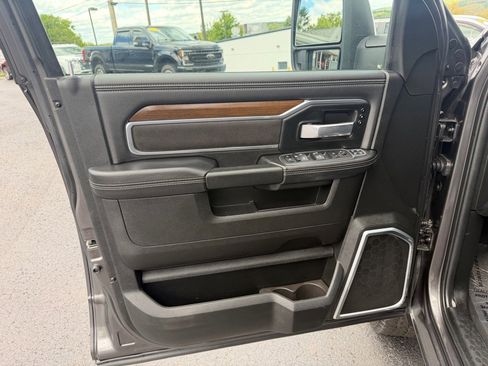 Used 2024 RAM 2500 Laramie AWD/4WD image 16