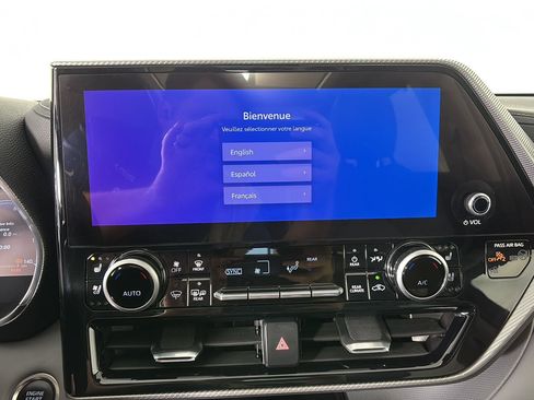 Used 2024 Toyota Highlander Platinum image 28