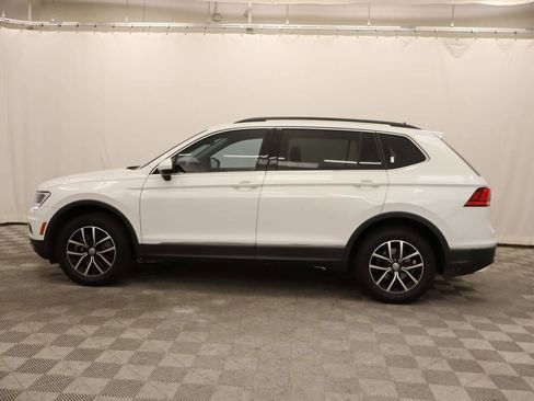 Used 2021 Volkswagen Tiguan SE w/ Panoramic Sunroof Package image 2