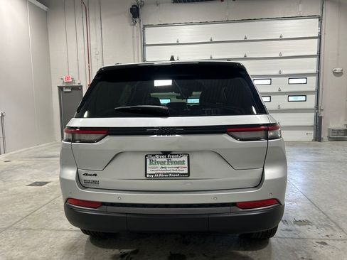 New 2026 Jeep Grand Cherokee Altitude AWD/4WD image 7