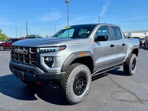 Used 2025 GMC Canyon AT4 w/ AT4X AEV Edition AWD/4WD image 3