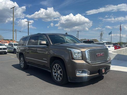 Used 2016 GMC Yukon XL Denali w/ Open Road Package image 6