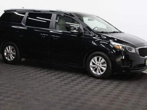 Used 2016 Kia Sedona LX w/ LX Convenience Package image 3