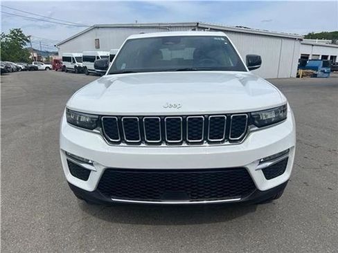 Used 2025 Jeep Grand Cherokee Limited AWD/4WD image 50