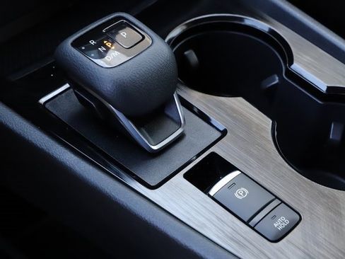 Used 2023 Nissan Rogue S image 28