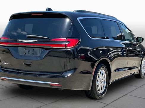 Used 2022 Chrysler Pacifica Touring-L FWD image 12