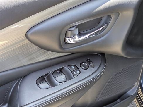 Used 2018 Nissan Murano S image 11