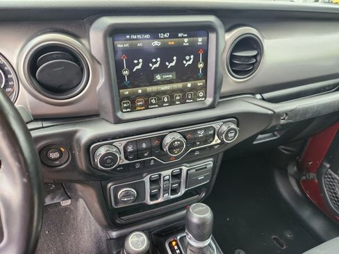 Used 2021 Jeep Gladiator Sport image 30