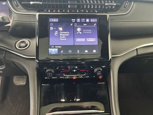 Used 2023 Jeep Grand Cherokee Altitude image 22