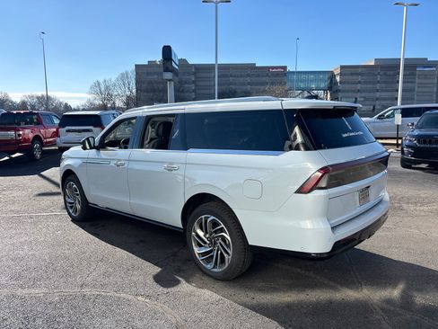 New 2025 Lincoln Navigator L Reserve image 5
