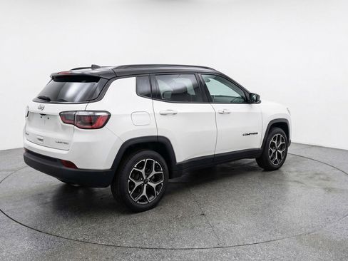 Used 2025 Jeep Compass Limited image 9