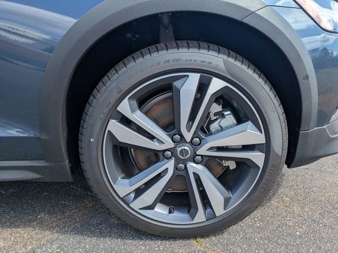 New 2026 Volvo V60 B5 Cross Country Plus w/ Protection Package Premier image 11