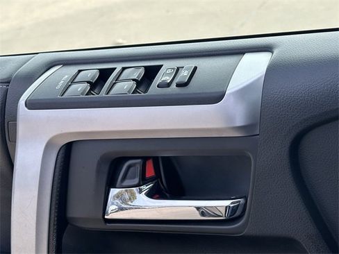 Used 2017 Toyota 4Runner SR5 image 22