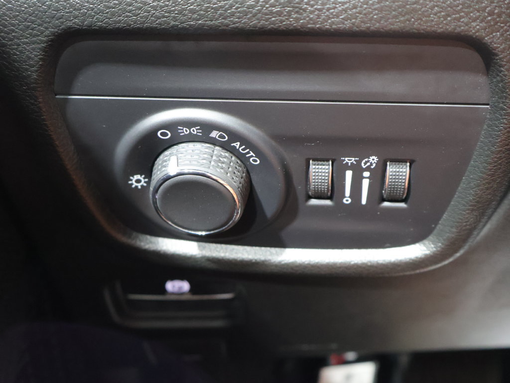 Used 2023 Jeep Grand Cherokee L Laredo AWD/4WD image 32