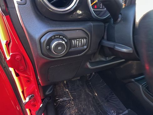 Used 2019 Jeep Wrangler Unlimited Sahara image 23