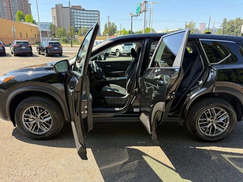 Used 2026 Nissan Rogue SV AWD/4WD image 16