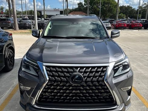 Used 2023 Lexus GX 460 Premium w/ Accessory Package AWD/4WD image 3